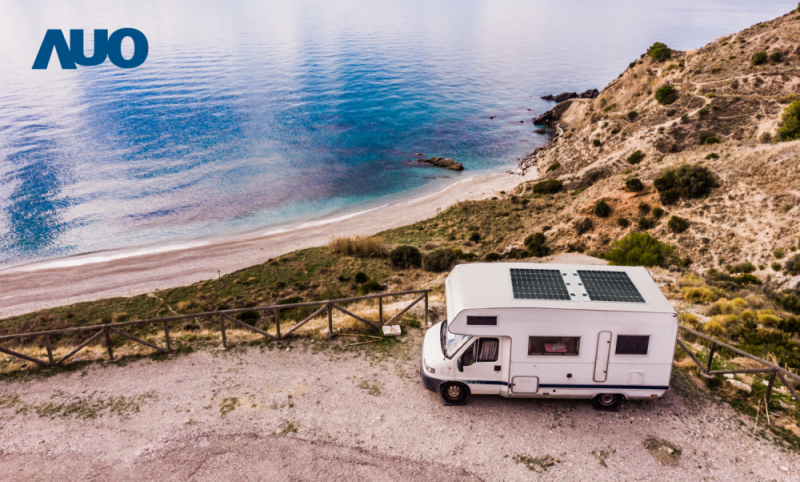 「可撓輕量化太陽光電板SunCurva」使用輕量特殊耐候型複合板取代傳統太陽能板的玻璃前板，不僅降低70%重量，每米平方僅3Kg；具有抗衝擊性能及通過電磁相容性測試，可應用於交通運輸工具，如露營車、遊艇等