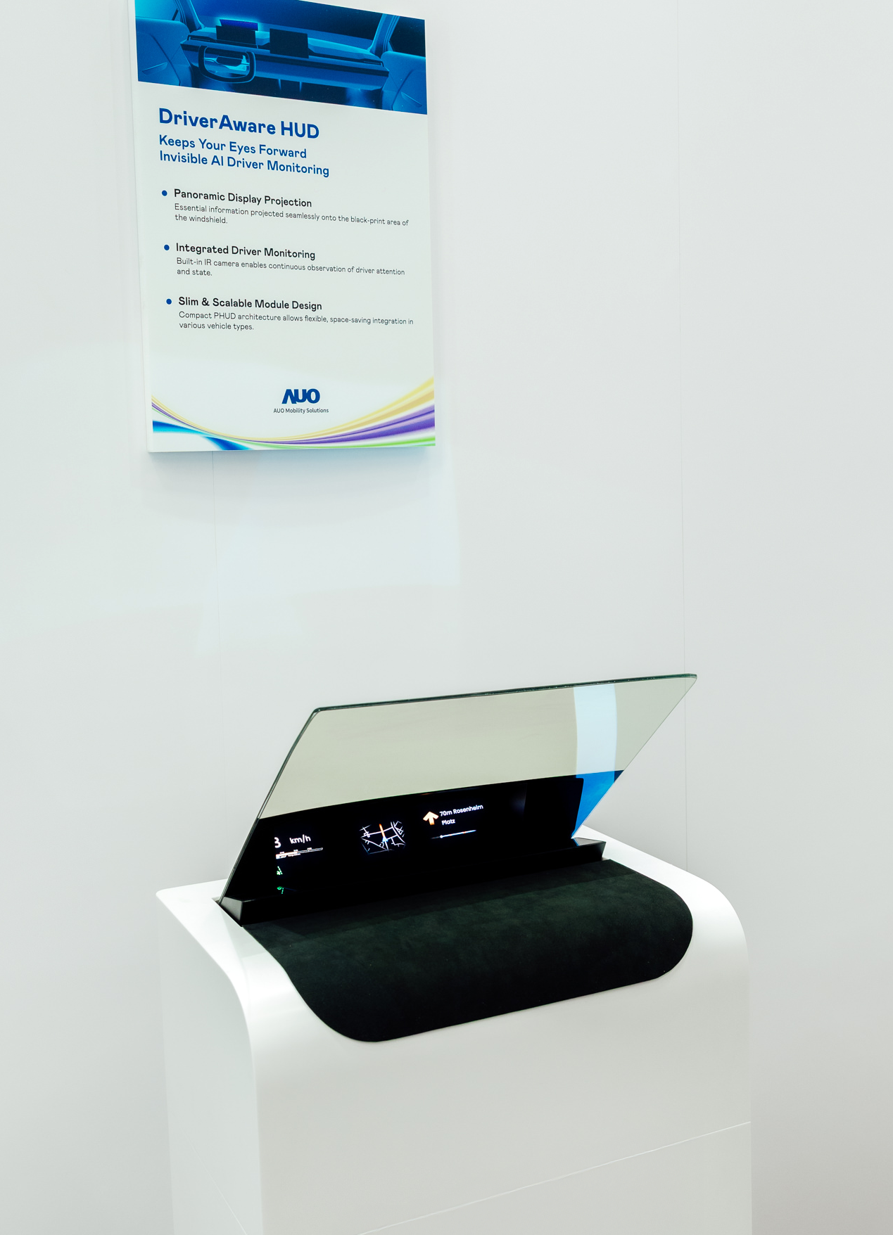 DriverAware HUD结合抬头显示器与隐藏式红外线摄影机，将车速、导航及警示讯息投影于挡风玻璃上，完美对齐驾驶目不离路的视线，同时，透过AI 监控驾驶注意力以提升安全性。